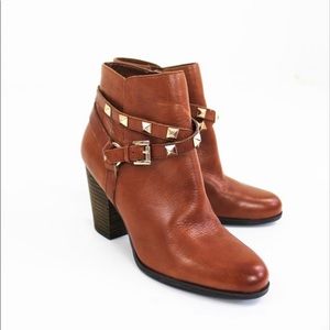 GUESS Cognac brown leather booties